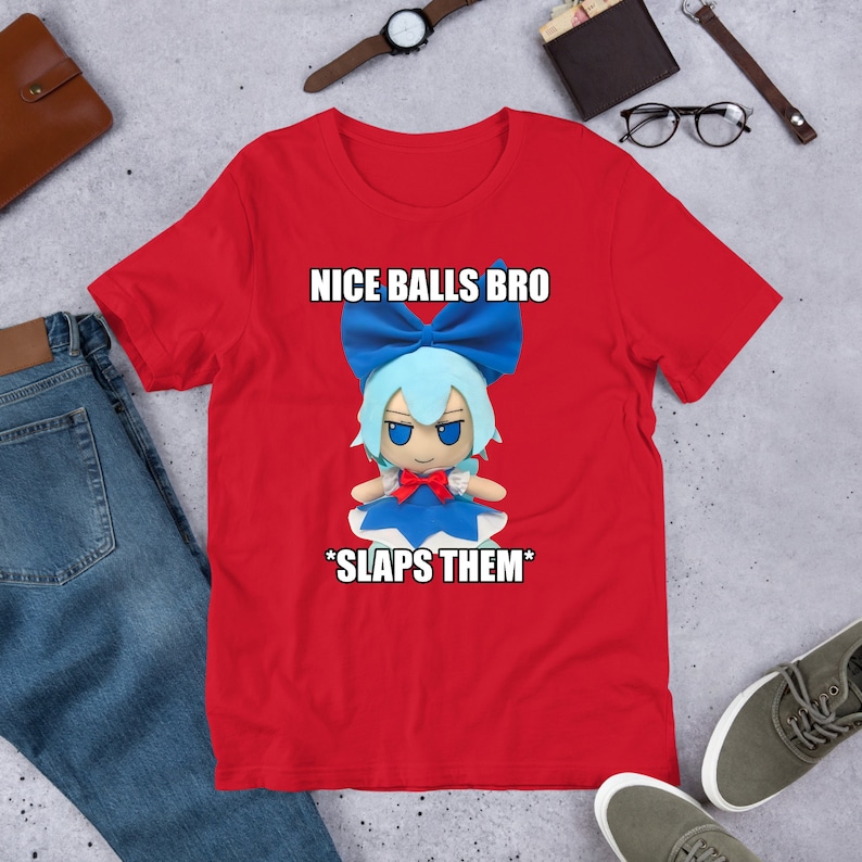 Nettes Bälle Bro, Touhou Fumo Plüsch, Cirno Marisa Reimu, Lustiges Anime Meme Shirt, Ausgehängtes Shirt, Waifu Shirt, Otaku Kleidung, Touhou Puppen Red
