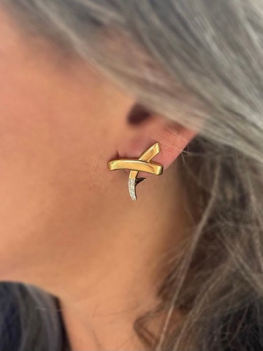 Tiffany store kiss earrings