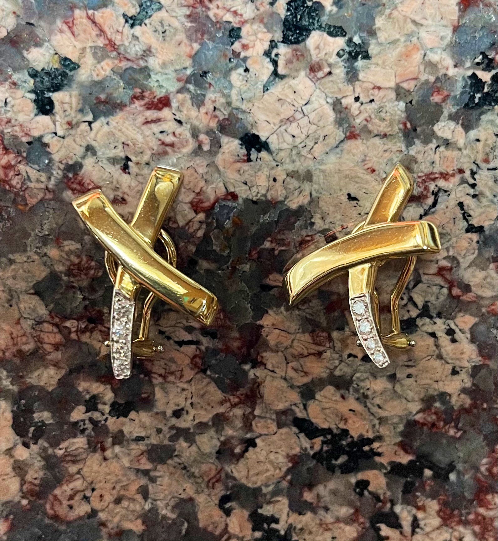 Tiffany Co Paloma Picasso 18K Yellow Gold Kiss X Earrings QUEEN MAY #25 Tiffany Co Paloma Picasso 18K Yellow Gold Kiss X Earrings QUEEN MAY
