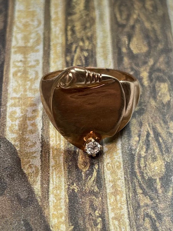 vintage-signet-ring-with-gem