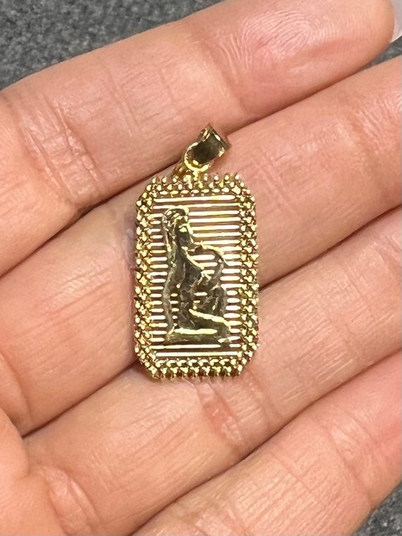 Vintage 14k Gold Virgo Zodiac Charm Pendant - image 2