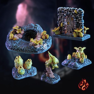 Puede incluir: Cinco piezas de terreno en miniatura para juegos de mesa, que presentan una variedad de hongos bioluminiscentes y una pared de piedra cubierta de telarañas. Las piezas están pintadas en tonos de azul, verde y amarillo.