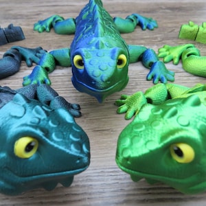 Flexi Iguana -28CM Long - Cute Home Decor - Articulated - Reptile - Unique Iguana Gift - Fidget - Desk Display