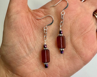 Transparent Violet Rechteck Tschechische Glas Ohrringe | Warme Lila Picasso-Glasperlen, Boho Style Hängeohrringe, Silberfarbende