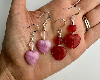 Sweethearts wählen Sie Ihre Farbe rosa oder rote Herzen baumeln Ohrringe | Herzförmige tschechische Glasperlen, nette Tropfen-Ohrringe mit silberfarbenem Finish