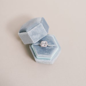 Caja de anillo de boda de terciopelo gris azul
