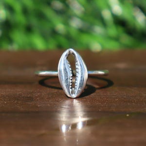 Sterling Silver Cowrie Shell Ring – Beach Boho Ring – Ocean Inspired Shell Jewelry – Handmade Minimal Sea Ring – Summer Coastal Gift