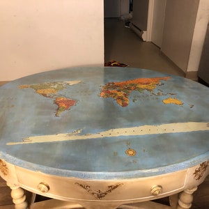 Peint à la main à l’aide de découplage et de carte du monde technique antique