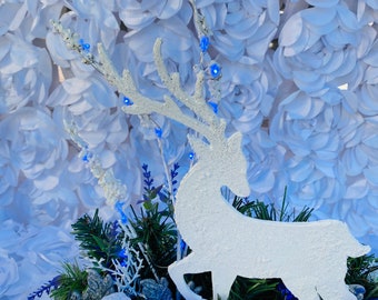 一点もののLEDクリスマス鹿センターピース、白い花柄のテーブル