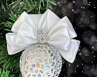 White iridescent Christmas bauble, White tree decoration, white holiday decor, white bow iridescent tree ornament, white holiday decor