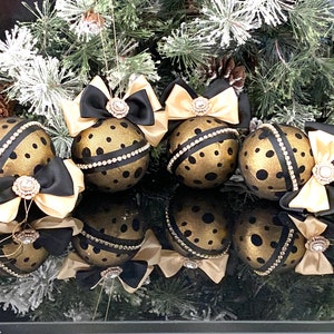 Schwarz-goldener Weihnachtsbaumschmuck, goldene und schwarze Weihnachtsdekoration, goldene und schwarze unzerbrechliche Verzierung