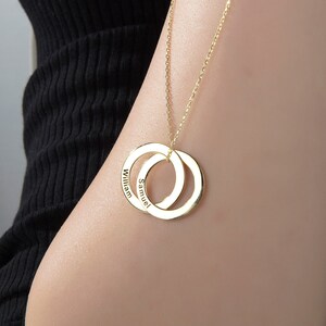 14K Solid Gold Family Name Necklace, Personalized Circle Pendants - Etsy