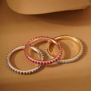 Unendlich Geburtsstein Ring, Silber Geburtsstein stapelbar Ring, personalisiertes Geschenk für Mütter, Stapeln Eternity Ring, einzigartige Geschenke für Mama