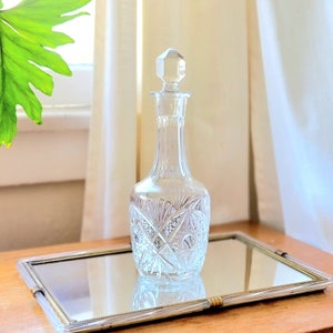 24% Lead crystal cut designs liquor decanter, crystal decanter, whiskey decanter, vintage decanter, cut glass decanter, crystal barware
