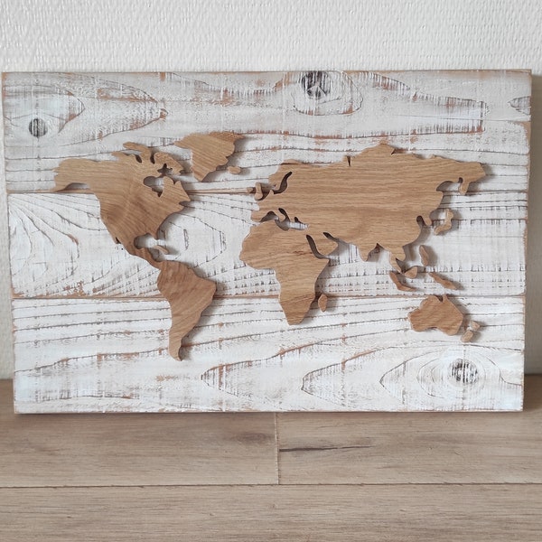 Carte du Monde en bois