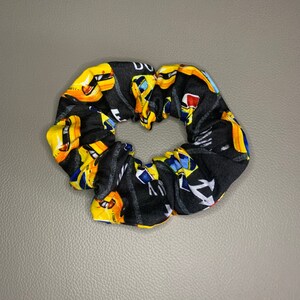 May include: Black and yellow scrunchie with a school bus pattern.
