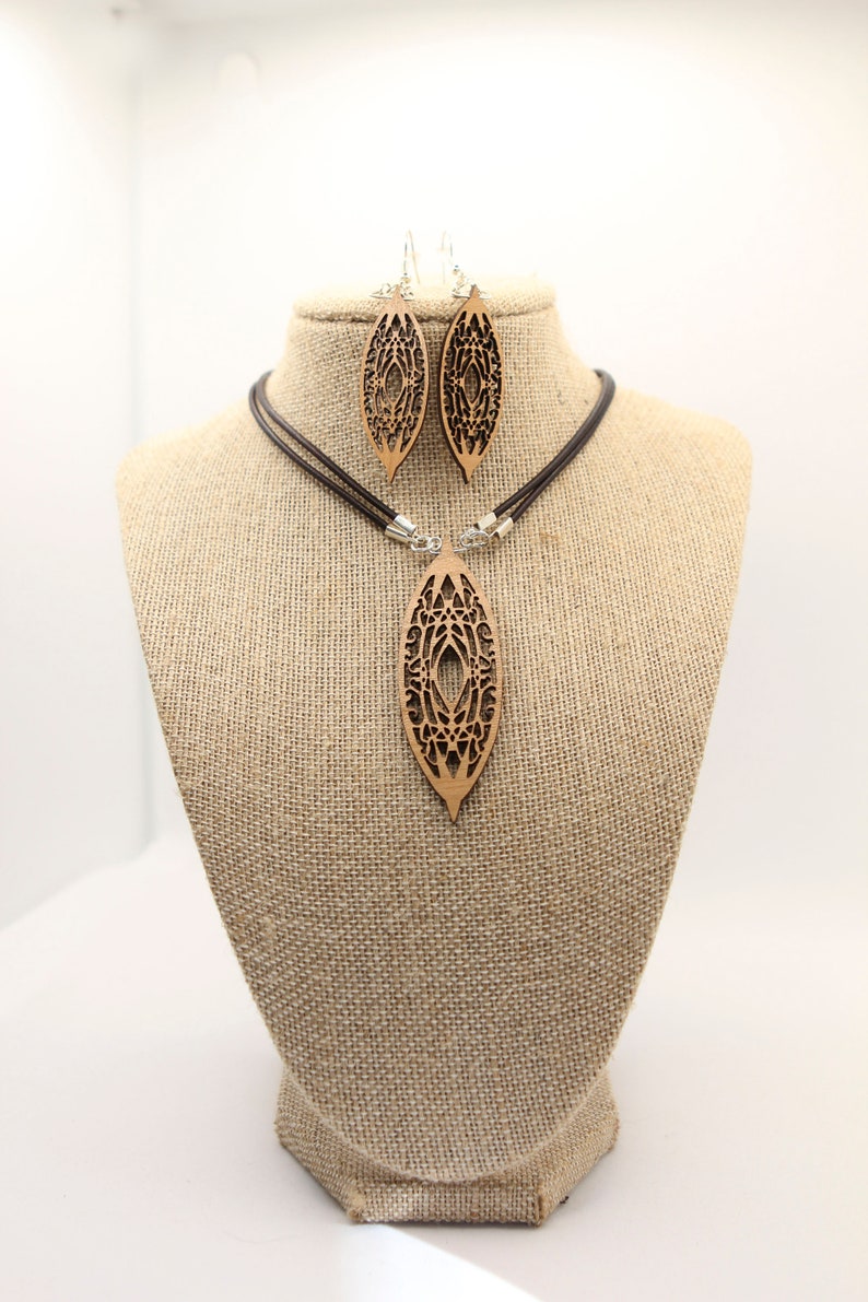 Yoni Necklace and Earring Set