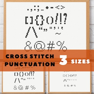 Può includere: Modello di punto croce per segni di punteggiatura, inclusi parentesi quadre, parentesi graffe, parentesi tonde, punto esclamativo, punto interrogativo, accento circonflesso, virgolette, ampersand, simbolo chiocciola, cancelletto e segno di percentuale. Il modello è disponibile in tre dimensioni.
