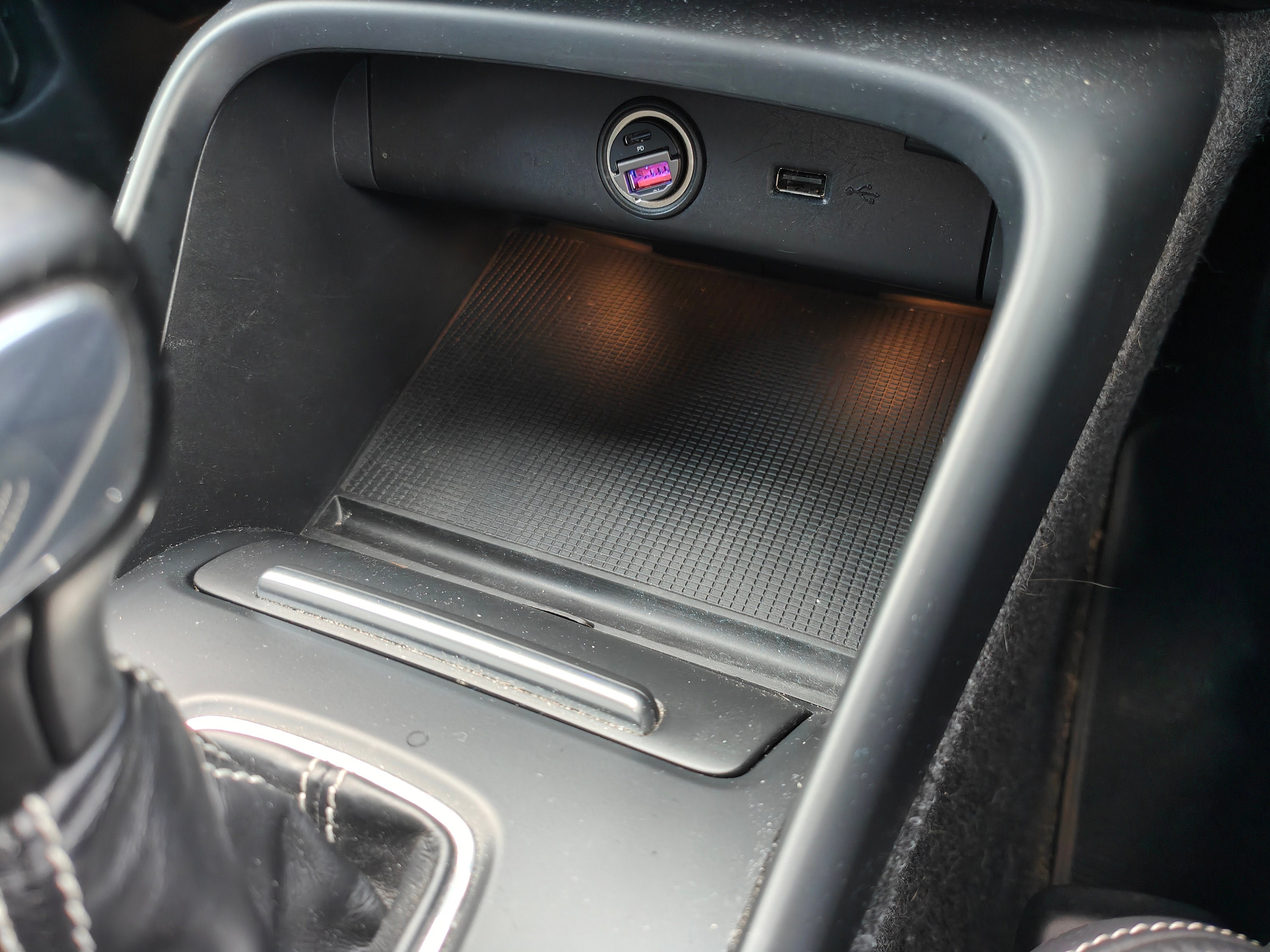 Volvo XC40 Wireless Charger