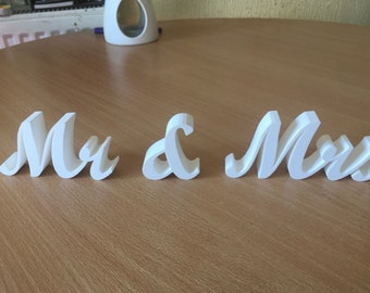 Imprimé en 3D Blanc M. Mme Panneau de table supérieure, Panneau de mariage de table supérieure, Signe de mariage autoportant