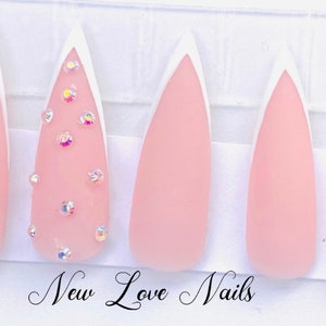 Matte Frenchtip Nägel | Drück auf | Kurzer Stiletto | Nageldesign | Nagelspitzen | Französische Spitze Designs | French Spitzen Acryl |DIY French Spitzen