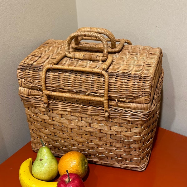 VINTAGE || Rattan Double Handled Picnic Basket