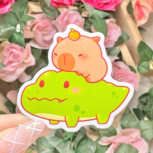 Autocollants Capy et Croco | ACHETEZ-EN 3, OBTENEZ-EN 1 GRATUITEMENT | Adorables stickers en vinyle brillant imperméable et résistant aux intempéries pour ordinateur portable