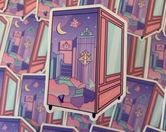 Puede incluir: Una pegatina con una ilustración rosa y azul de un horizonte urbano dentro de un armario rosa con una puerta de vidrio. El armario tiene un borde blanco y el texto "Moonlight City" está impreso en la esquina inferior derecha. La pegatina está rodeada de otras pegatinas del mismo diseño.