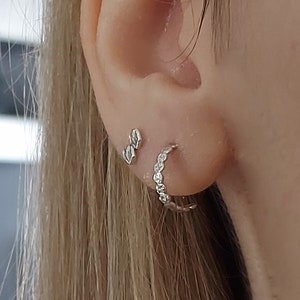 Pendientes desiguales, pendientes de aro abierto, plata de ley, pendientes minimalistas, aros pequeños, joyas para mujeres, pequeño y delicado regalo de cumpleaños