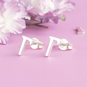 PENDIENTES CON LETRAS PERSONALIZADAS, Pendientes con letras del alfabeto, Iniciales griegas e inglesas, Pendientes con monograma personalizados, Pendientes con letras muy pequeñas en plata de ley 925