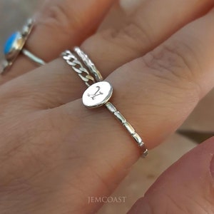 ANILLO PERSONALIZADOR CON INICIAL Plata de ley 925, anillo de mujer minimalista personalizado, anillo moderno con monograma delicado y estético diminuto, regalo para mamá hermana