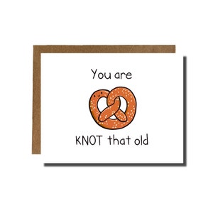 Du bist so alt KNOT | Geburtstag Wachsende alte Karte Brezel Foodie Karte Beste Freunde Lustige Punny Bday Grußkarte YayParadeCo | Regen + Jas