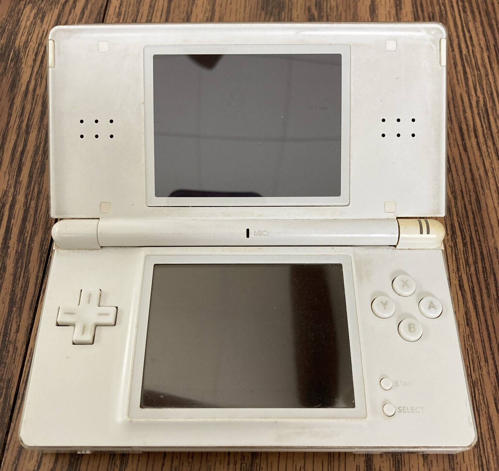 Nintendo DSi White Handheld with 3 FREE GAMES