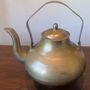 Bouilloire à thé en laiton vieille ferme patine vintage réchaud antique rustique