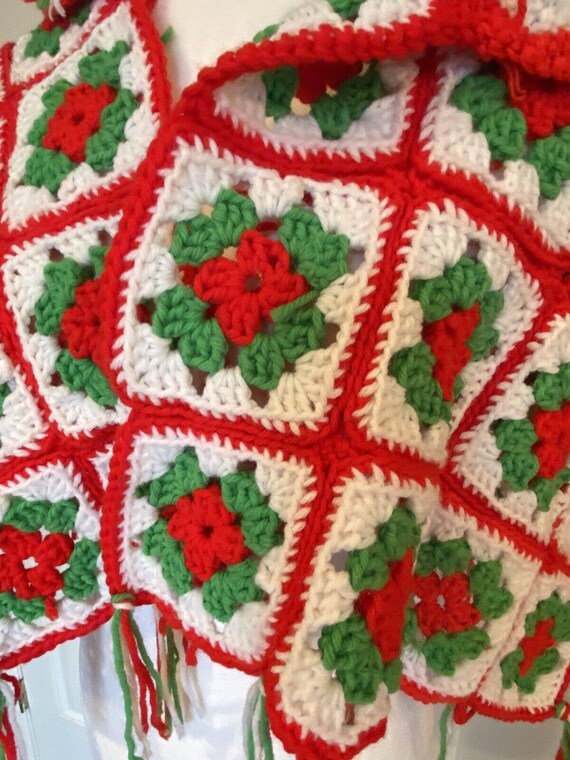 Vintage Christmas Shawl Wrap Crocheted Fringe Mrs… - image 8