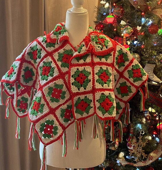 Vintage Christmas Shawl Wrap Crocheted Fringe Mrs… - image 9