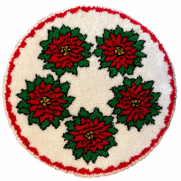 Vtg RETRO Bucilla 39" SANTA Hook Latch Rug Christmas Tree Skirt Rug Poinsettia