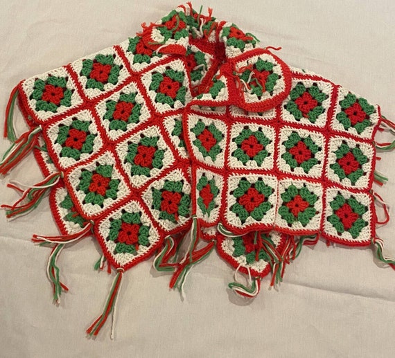 Vintage Christmas Shawl Wrap Crocheted Fringe Mrs… - image 7