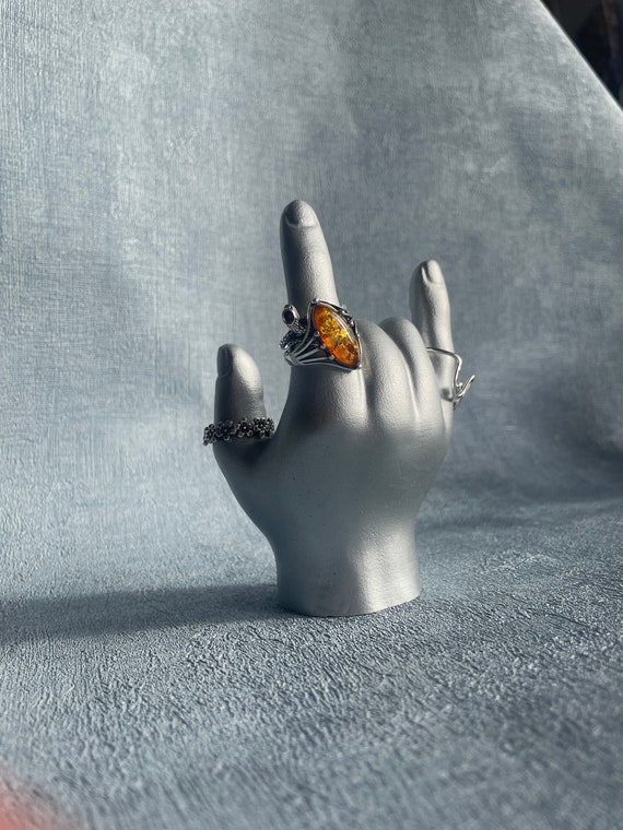 Rock ring holder deals