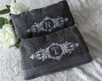 Personalised bath towel / Embroidered Towel / luxury towel / towel with initials / bath towel / Nick name / Monogrammed personalised towel