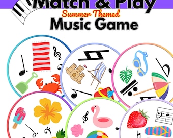 Può includere: Un gioco musicale Match & Play Summer Themed con sei carte circolari decorate con icone estive come castelli di sabbia, palloni da spiaggia, infradito e note musicali. Il titolo Match & Play Summer Themed Music Game è visualizzato in alto con un piano.