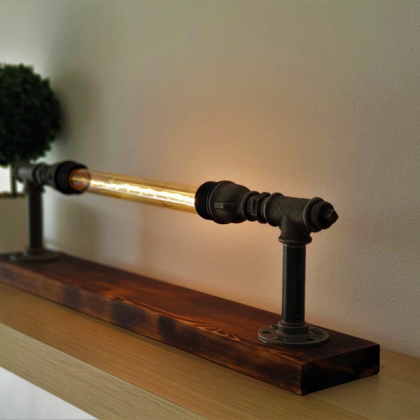 Kp4 - Industrielle Rohrlampe mit Edison-Röhren-Glühbirne/ Steampunk Licht/ Tisch-Schreibtischlampe/ Gebranntes Holzlampe