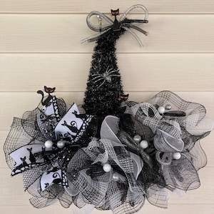 Cat Wreath, Witch Hat Wreath, Halloween Deco Mesh Witches Hat Wreath, Halloween Witch Door Hanger, Black & White Witches Hat Wreath