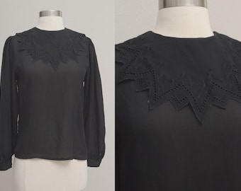 1980s Schwarze transparente Chiffonbluse mit großem, spitzem, flachem Kragen S