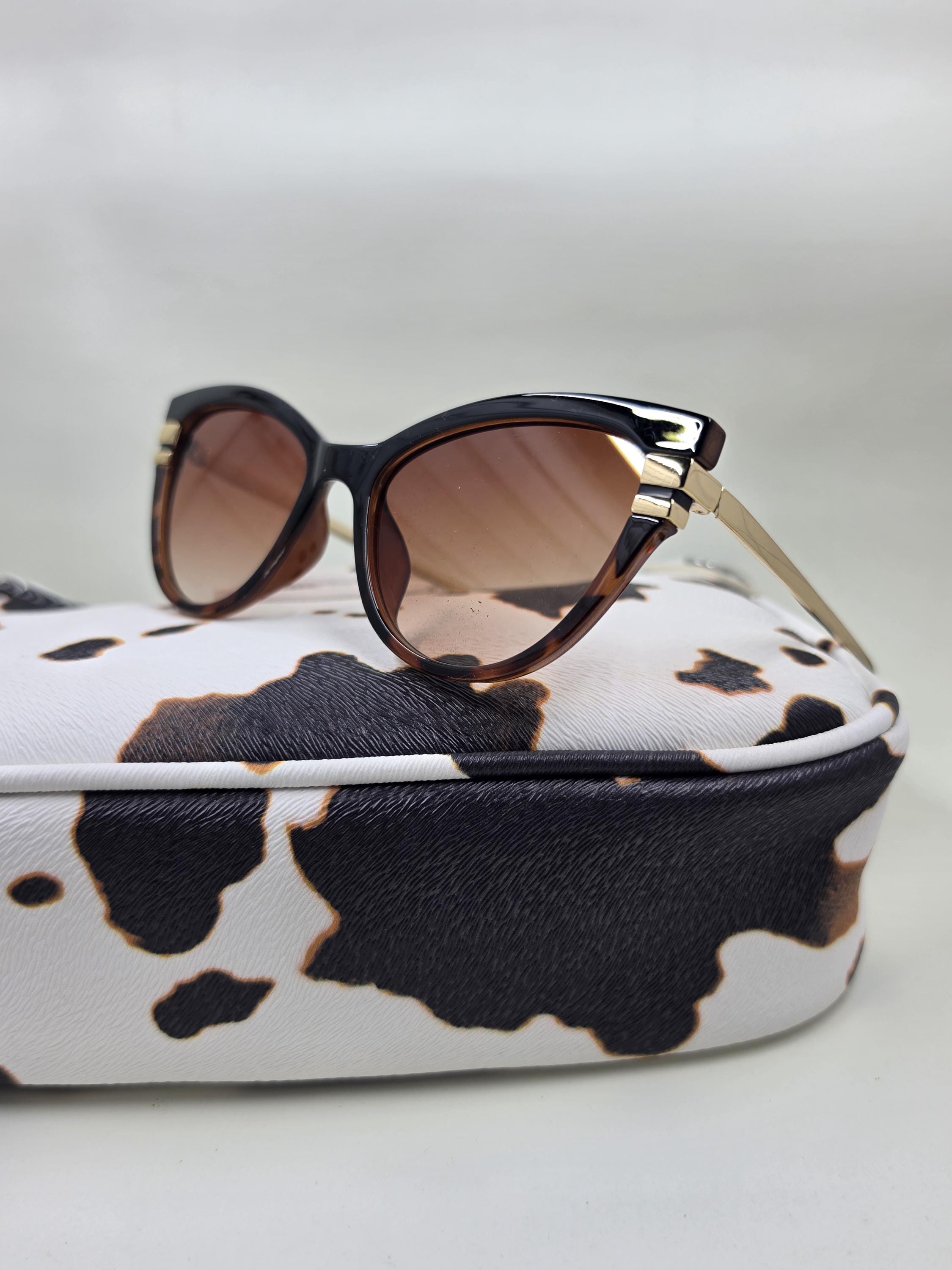 vintage designer sunglasses with case 90s Italian luxury vintage Fendi FS 506 001 135 sunglasses  main image 2