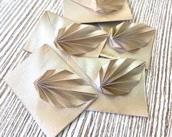 Little Envelopes Leaf Design, Gold Envelopes, Small Greeting Card, Note Cards, Wedding Envelopes, Wedding Crafts, Unique Envelopes, Florist