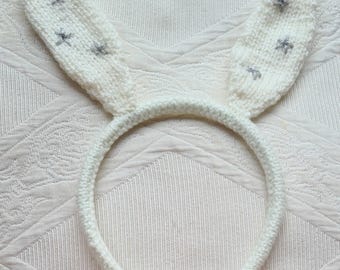 Padrão de faixa de cabeça e rabo de orelhas de coelho em tricô: fantasia de coelho faça você mesmo (download em PDF)