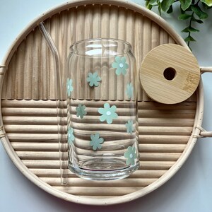 Daisy Glass Tumbler, Daisy Coffee Cup, Birthday Gift for Friend, Retro Flower Iced Coffee Cup, Gifts for Sister, Bachelorette Gifts