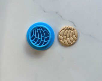 136 - Round Concha Clay Cutter