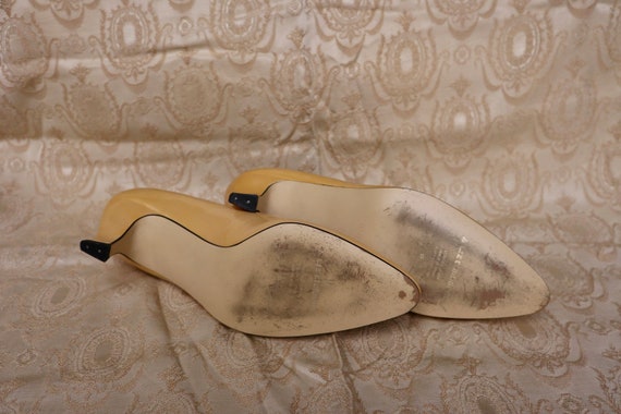 Liz Claiborne Yellow Pearl Color Size 10 Pumps 19… - image 3